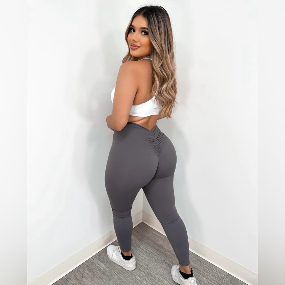 Peachy Bunz- Gray V scrunch back women's Leggings